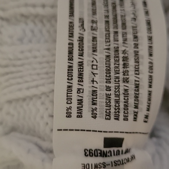 Vintage Abercrombie & Fitch deep V knit sweater - Picture 5 of 5